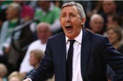  字母哥遭遇二十连败,巴塞罗那教练面临压力了吗 