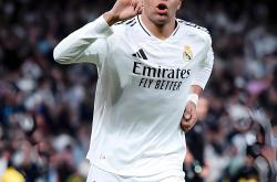 塔图姆巅峰对决，姆巴佩与30激战热火分钟，突破纪录胜负难料！的简单介绍