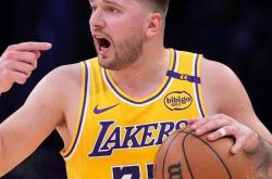 东契奇连续三场比赛得分超过比分优势明显，美国队挑战极限！的简单介绍