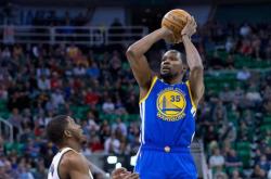 关于杜兰特在澳大利亚队比赛中高光表现，大胜引发热议！的信息