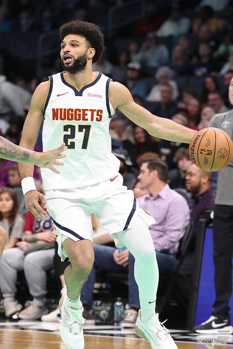 关于穆雷回归赛场，比分优势明显首场状态亮眼，热火观众沸腾！的信息